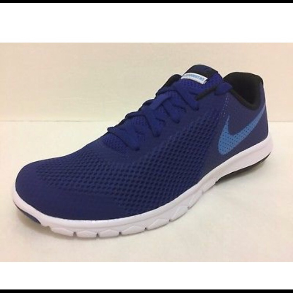 Boys Nike Shoes size 4.5 Y